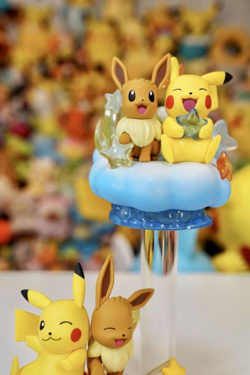POKEMON PARTNER SERIES PIKACHU & EEVEE (NEBULA VER.) FIGURE
