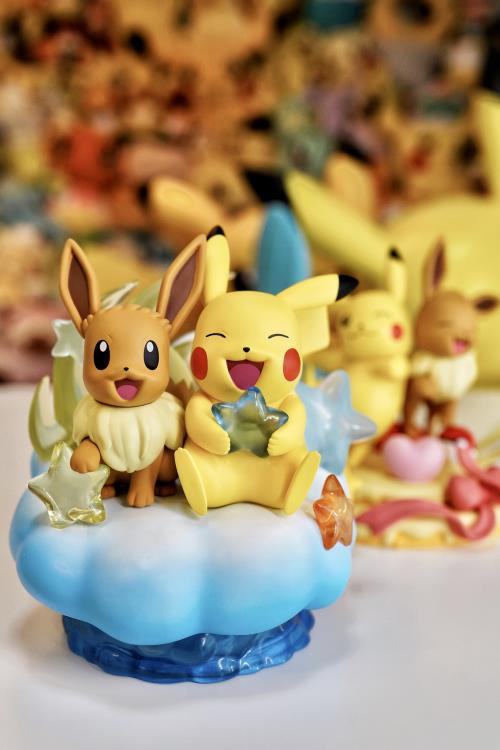 POKEMON PARTNER SERIES PIKACHU & EEVEE (NEBULA VER.) FIGURE