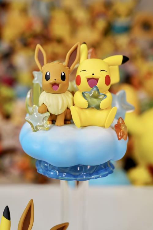 POKEMON PARTNER SERIES PIKACHU & EEVEE (NEBULA VER.) FIGURE